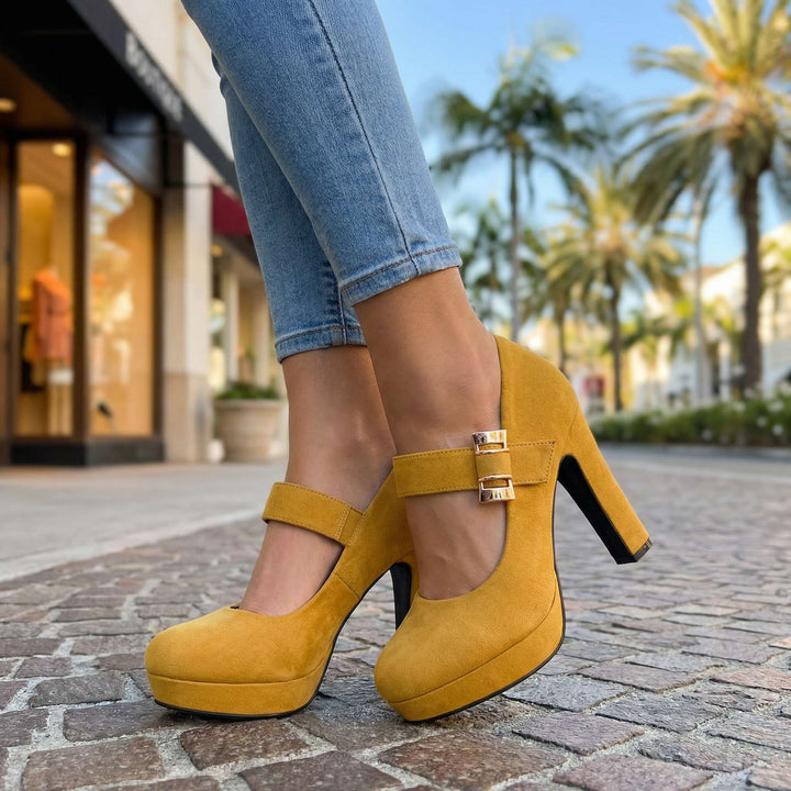 Alessia Velvet Pumps